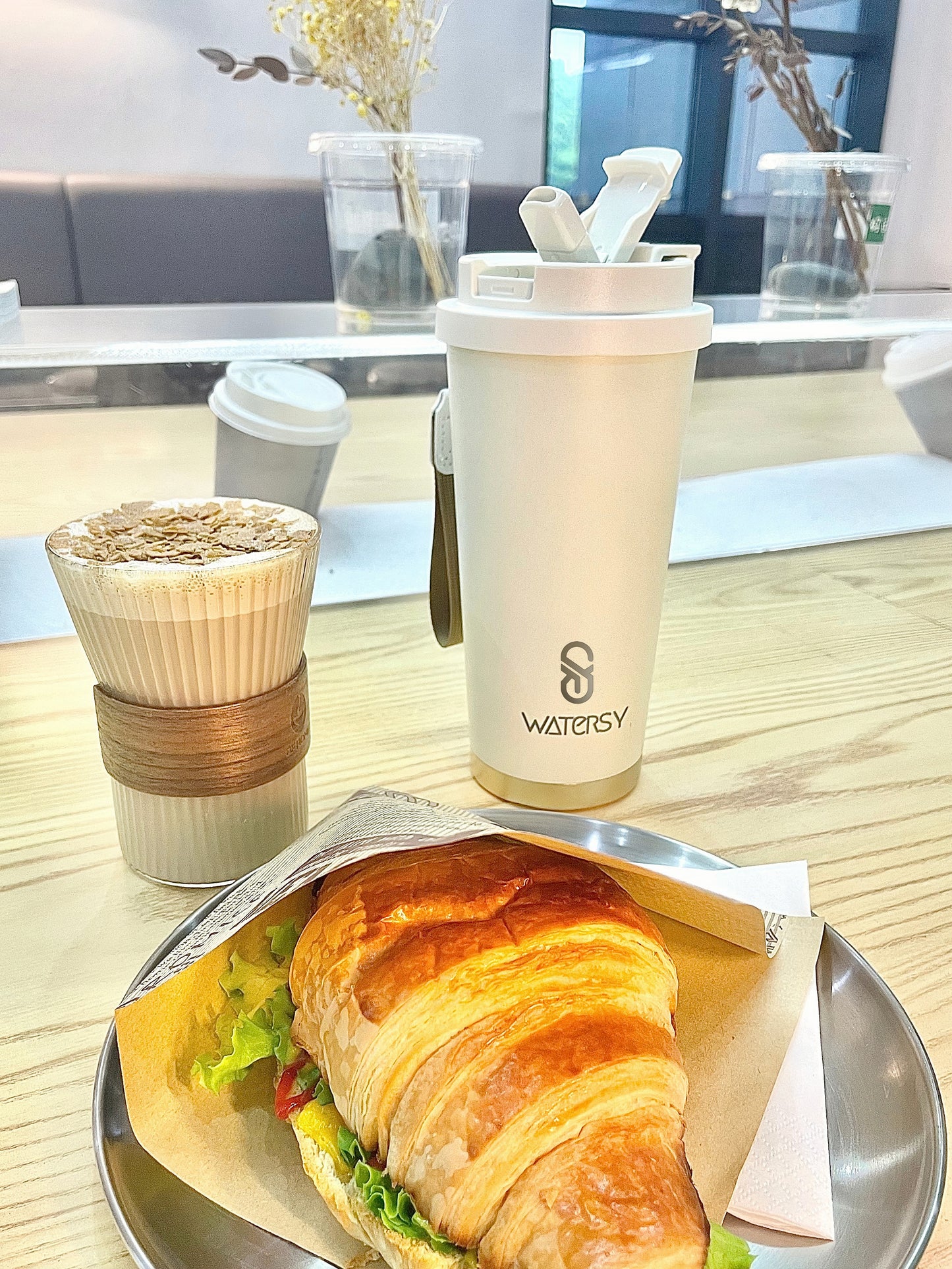 WATERSY Coffee Mug to Go, 530 ml Flip Straw Thermal Mug Stainless Steel with Straw, Double Wall Insulated Travel Mug with Lid, Leak-Proof, White